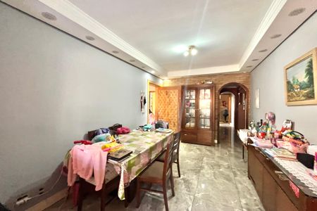 Casa à venda com 201m², 4 quartos e 2 vagas Casa à venda com 201m², 4 quartos e 2 vagasSala