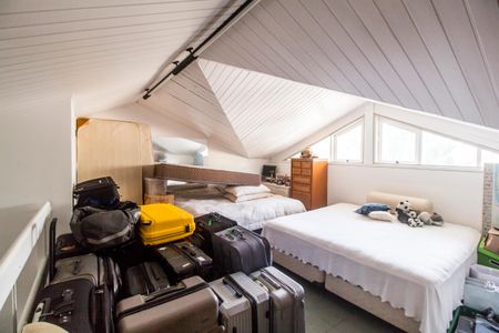 Casa de condomínio à venda com 485m², 3 quartos e 6 vagas Casa de condomínio à venda com 485m², 3 quartos e 6 vagasSótão