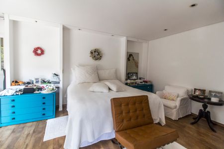 Casa de condomínio à venda com 485m², 3 quartos e 6 vagas Casa de condomínio à venda com 485m², 3 quartos e 6 vagasSuíte master