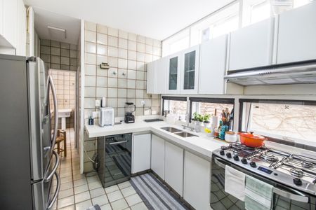 Casa de condomínio à venda com 485m², 3 quartos e 6 vagas Casa de condomínio à venda com 485m², 3 quartos e 6 vagasCozinha