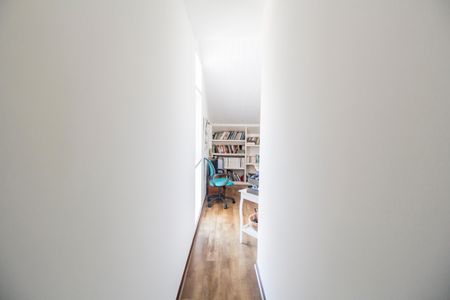 Casa de condomínio à venda com 485m², 3 quartos e 6 vagas Casa de condomínio à venda com 485m², 3 quartos e 6 vagasEscritório