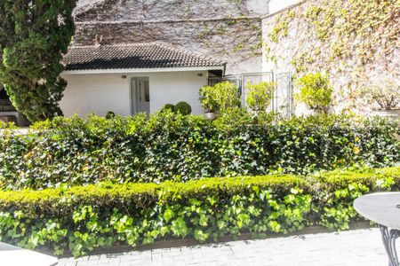 Casa de condomínio à venda com 485m², 3 quartos e 6 vagas Casa de condomínio à venda com 485m², 3 quartos e 6 vagasVista da Sala