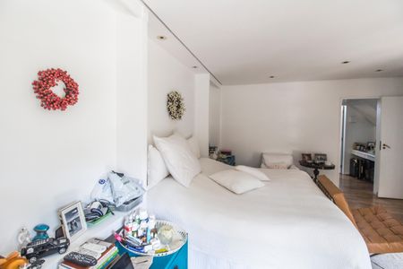 Casa de condomínio à venda com 485m², 3 quartos e 6 vagas Casa de condomínio à venda com 485m², 3 quartos e 6 vagasSuíte master