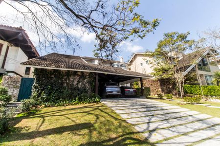 Casa de condomínio à venda com 485m², 3 quartos e 6 vagas Casa de condomínio à venda com 485m², 3 quartos e 6 vagasGaragem