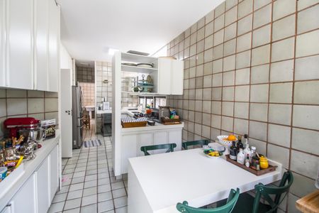 Casa de condomínio à venda com 485m², 3 quartos e 6 vagas Casa de condomínio à venda com 485m², 3 quartos e 6 vagasCozinha