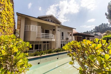 Casa de condomínio à venda com 485m², 3 quartos e 6 vagas Casa de condomínio à venda com 485m², 3 quartos e 6 vagasPiscina