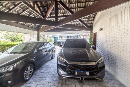 Casa de condomínio à venda com 485m², 3 quartos e 6 vagas Casa de condomínio à venda com 485m², 3 quartos e 6 vagasGaragem