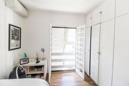 Casa de condomínio à venda com 485m², 3 quartos e 6 vagas Casa de condomínio à venda com 485m², 3 quartos e 6 vagasSuíte 3