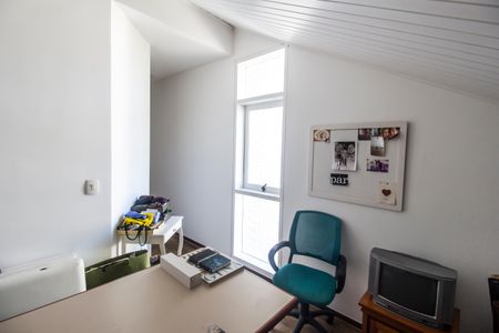 Casa de condomínio à venda com 485m², 3 quartos e 6 vagas Casa de condomínio à venda com 485m², 3 quartos e 6 vagasEscritório