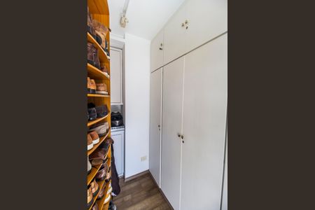 Casa de condomínio à venda com 485m², 3 quartos e 6 vagas Casa de condomínio à venda com 485m², 3 quartos e 6 vagasCloset da suíte