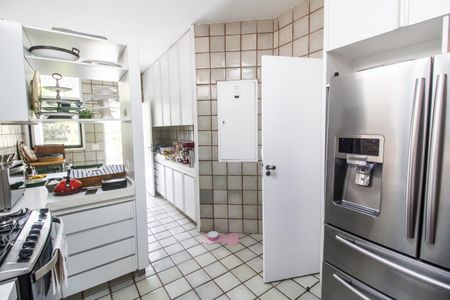 Casa de condomínio à venda com 485m², 3 quartos e 6 vagas Casa de condomínio à venda com 485m², 3 quartos e 6 vagasCozinha