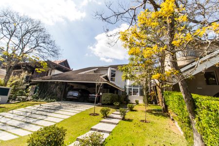 Casa de condomínio à venda com 485m², 3 quartos e 6 vagas Casa de condomínio à venda com 485m², 3 quartos e 6 vagasGaragem