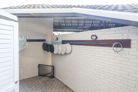 Casa de condomínio à venda com 485m², 3 quartos e 6 vagas Casa de condomínio à venda com 485m², 3 quartos e 6 vagasÁrea de Serviço