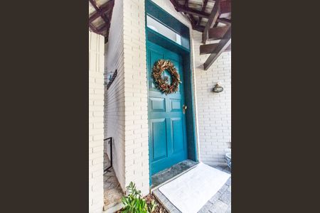 Casa de condomínio à venda com 485m², 3 quartos e 6 vagas Casa de condomínio à venda com 485m², 3 quartos e 6 vagasEntrada