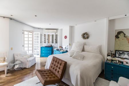 Casa de condomínio à venda com 485m², 3 quartos e 6 vagas Casa de condomínio à venda com 485m², 3 quartos e 6 vagasSuíte master