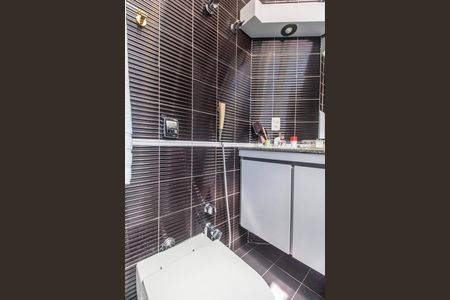 Casa de condomínio à venda com 485m², 3 quartos e 6 vagas Casa de condomínio à venda com 485m², 3 quartos e 6 vagasBanheiro da Suíte