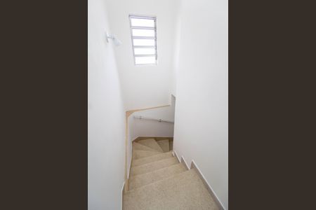 Casa à venda com 157m², 3 quartos e 2 vagas Casa à venda com 157m², 3 quartos e 2 vagasEscada