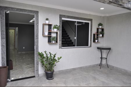 Casa de condomínio à venda com 194m², 3 quartos e 1 vagaVaranda