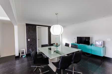 Casa à venda com 470m², 4 quartos e 5 vagas Casa à venda com 470m², 4 quartos e 5 vagasCopa