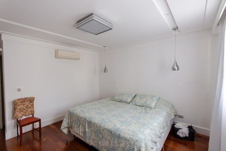Casa à venda com 470m², 4 quartos e 5 vagas Casa à venda com 470m², 4 quartos e 5 vagasSuíte 3