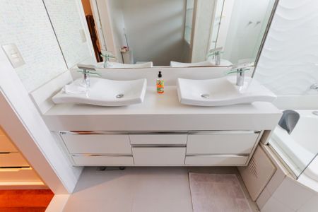 Casa à venda com 470m², 4 quartos e 5 vagas Casa à venda com 470m², 4 quartos e 5 vagasBanheiro da Suíte 3