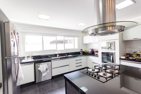 Casa à venda com 470m², 4 quartos e 5 vagas Casa à venda com 470m², 4 quartos e 5 vagasCozinha