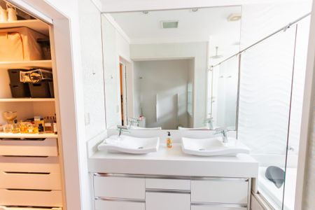 Casa à venda com 470m², 4 quartos e 5 vagas Casa à venda com 470m², 4 quartos e 5 vagasBanheiro da Suíte 3