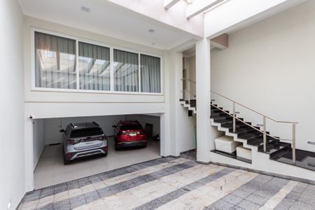 Casa à venda com 470m², 4 quartos e 5 vagas Casa à venda com 470m², 4 quartos e 5 vagasGaragem