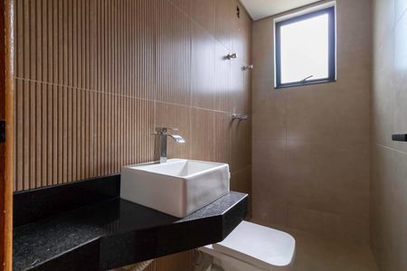 Casa à venda com 181m², 3 quartos e 2 vagas Casa à venda com 181m², 3 quartos e 2 vagasBanheiro social