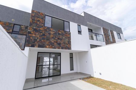 Casa à venda com 128m², 3 quartos e 2 vagasFachada
