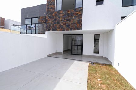 Casa à venda com 128m², 3 quartos e 2 vagasGaragem