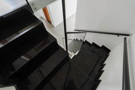 Casa à venda com 128m², 3 quartos e 2 vagasEscada