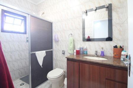 Casa à venda com 134m², 4 quartos e 5 vagasBanheiro Suite 2