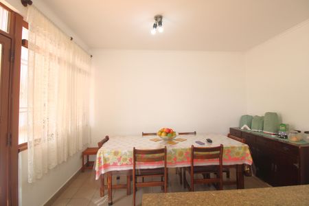 Casa à venda com 134m², 4 quartos e 5 vagasCozinha 