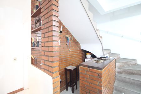 Casa à venda com 134m², 4 quartos e 5 vagasEscada