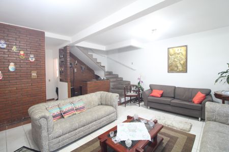 Casa à venda com 134m², 4 quartos e 5 vagasSala