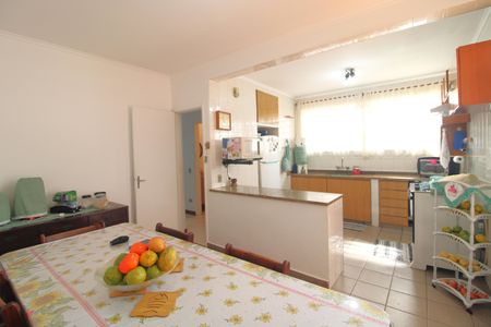 Casa à venda com 134m², 4 quartos e 5 vagasCozinha 