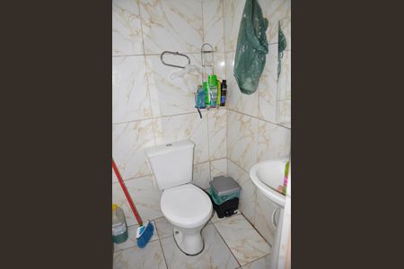 Casa à venda com 120m², 3 quartos e sem vaga Casa à venda com 120m², 3 quartos e sem vagaBanheiro de Serviço