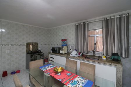 Casa à venda com 390m², 2 quartos e 2 vagasCozinha