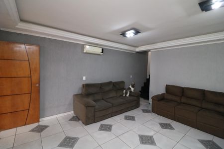 Casa à venda com 390m², 2 quartos e 2 vagasSala