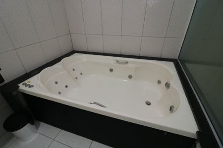 Casa à venda com 390m², 2 quartos e 2 vagasBanheiro da Suíte