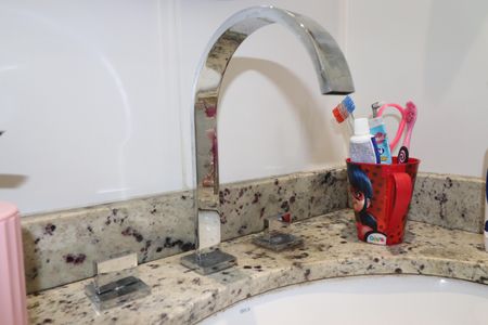 Apartamento à venda com 84m², 3 quartos e 2 vagasBanheiro 