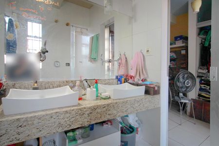 Casa à venda com 232m², 2 quartos e 4 vagasBanheiro das Semi Suites