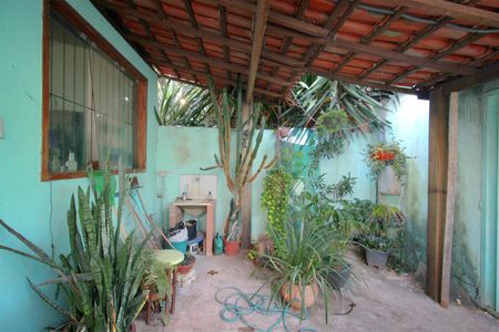 Casa à venda com 232m², 2 quartos e 4 vagasVaranda