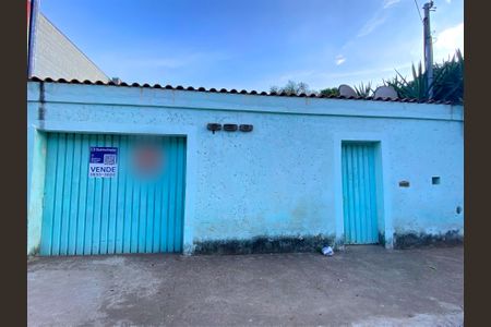 Casa à venda com 232m², 2 quartos e 4 vagasFachada