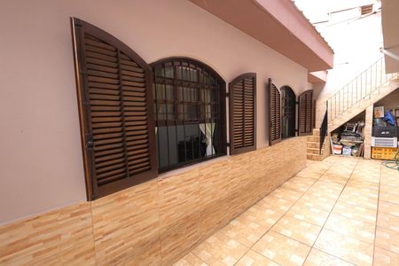 Casa à venda com 250m², 3 quartos e 4 vagas Casa à venda com 250m², 3 quartos e 4 vagasQuintal fundos