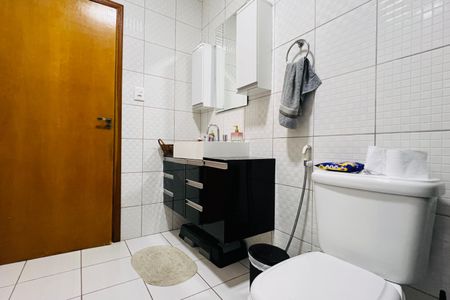 Casa à venda com 190m², 3 quartos e 5 vagas Casa à venda com 190m², 3 quartos e 5 vagasBanheiro 2
