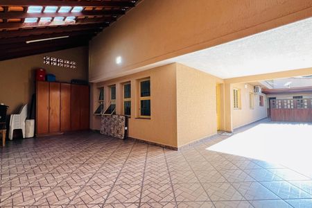 Casa à venda com 190m², 3 quartos e 5 vagas Casa à venda com 190m², 3 quartos e 5 vagasGaragem
