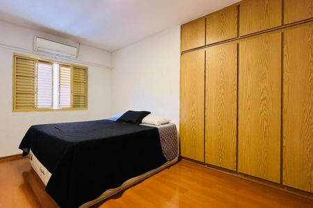 Casa à venda com 190m², 3 quartos e 5 vagas Casa à venda com 190m², 3 quartos e 5 vagasQuarto 2