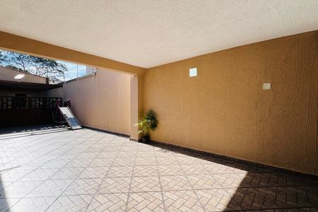 Casa à venda com 190m², 3 quartos e 5 vagas Casa à venda com 190m², 3 quartos e 5 vagasGaragem